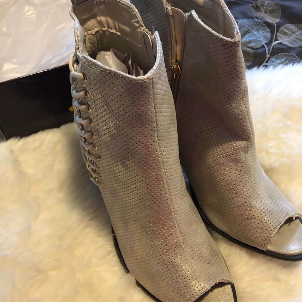 Open toe booties. - Picture 6 of 6